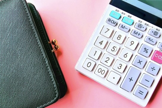 費用を計算する様子